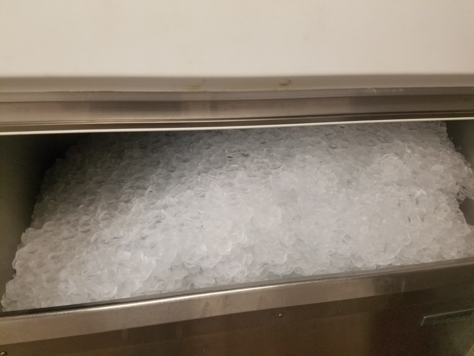 Scotsman CME1356RS-32F Ice Machine & Bin - 1400 lb / Day - 1 Phase - Remote