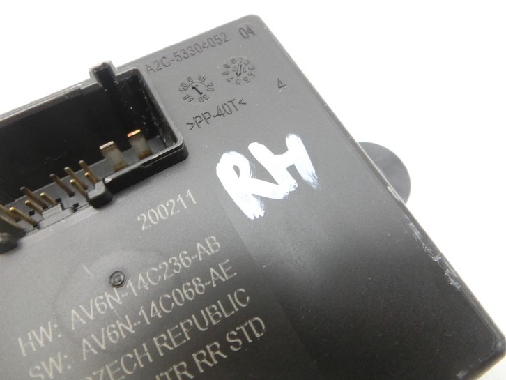 Volvo V60 D4 10-13 Steuergerät ECU Modul Türsteuergerät Rechts Hinten Volvo V60 D4 10-13 24.03.2011 AV6N-14C236-AB... Vorschau 4