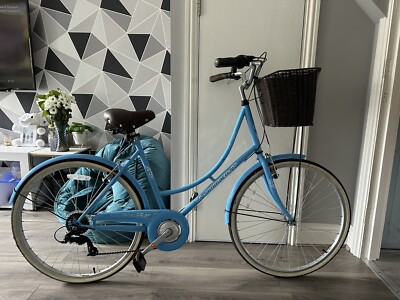 Ladies Ammaco Classique Dutch style bike with mudguards, 6 speed , front basket.