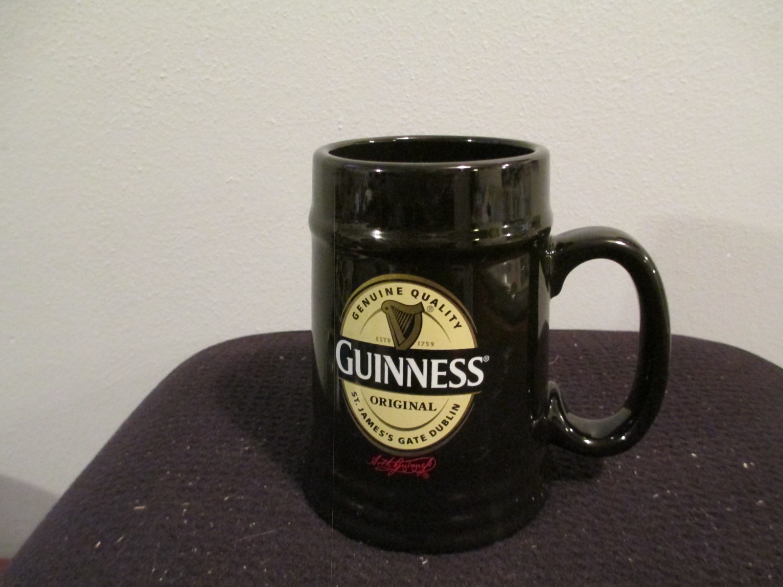 Guinness ORIGINAL mug black 20 oz-nice graphics, EUC-FREE SHIPPING