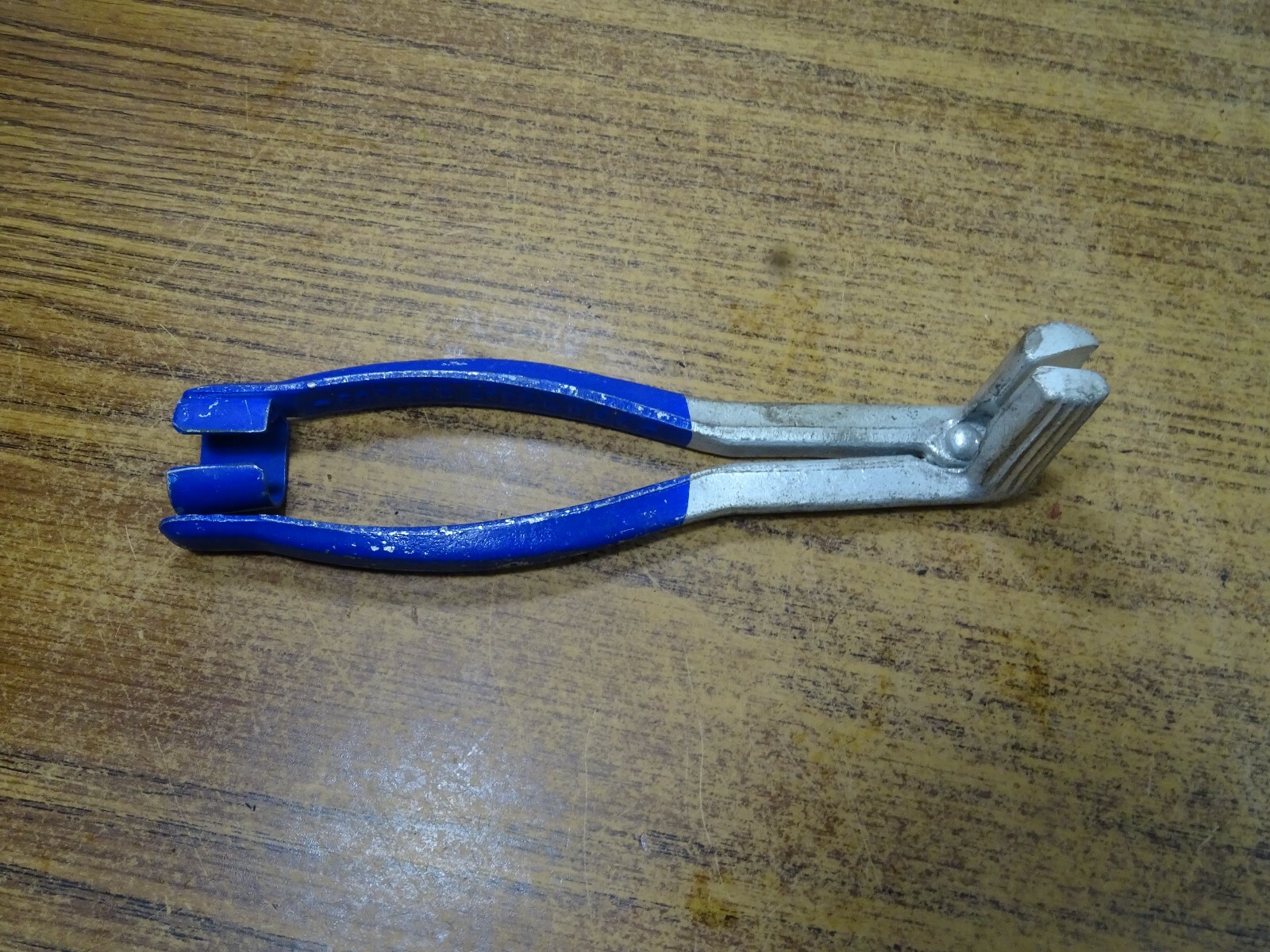 Blue Bird No. 20 Battery Terminal Clamp Spreader Pliers