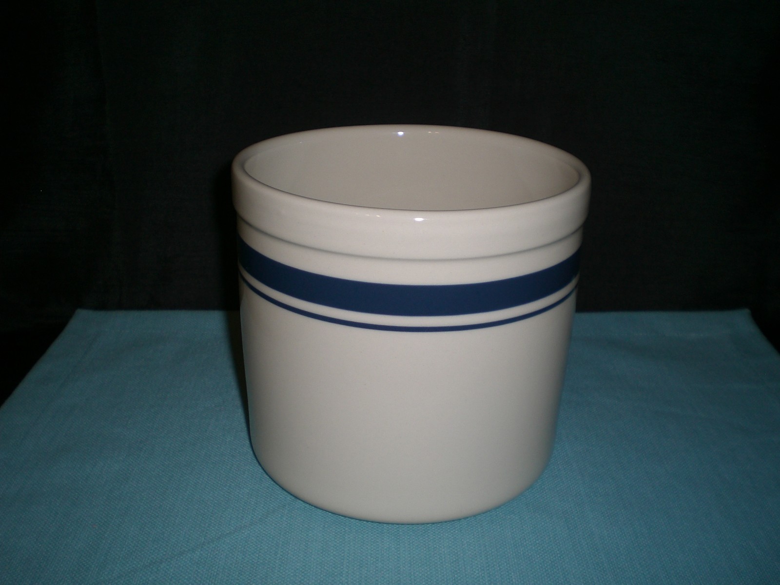 Roseville Ohio Pottery Crock; Accented with Blue Bands; 6 1/2