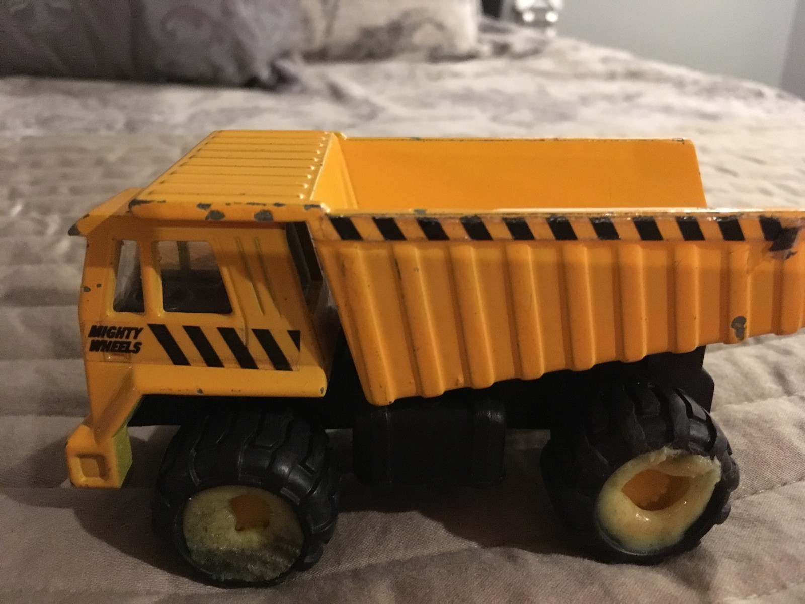 MIGHTY WHEELS DIECAST METAL YELLOW DUMP TRUCK 5 Inches