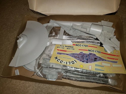 Star Trek Cut-Away U.S.S Enterprise NCC-1701 Model Kit by AMT Space sci-fi open