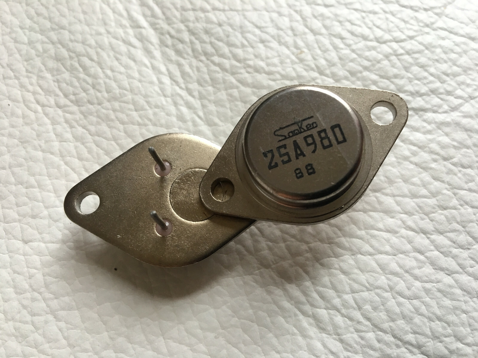 サンゴ 2SD2390 Original New Sanken Transistor D2390 ECG 2649 / NTE