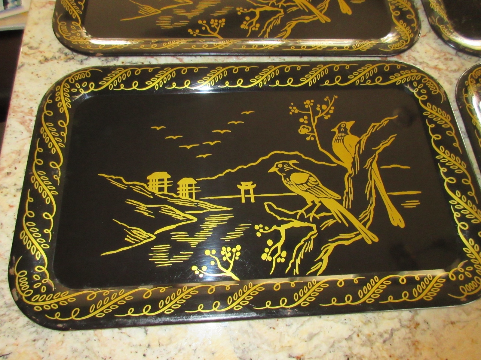 VTG 4 METAL SERVING TRAYS 18