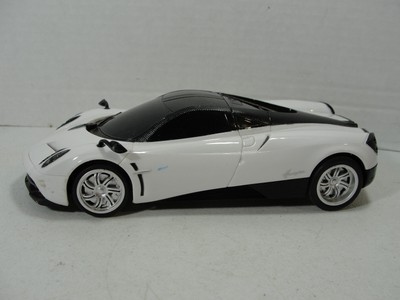 Pagani Huayra R/C Scale 1:24 Braha Pearl White & Black Car - No Remote