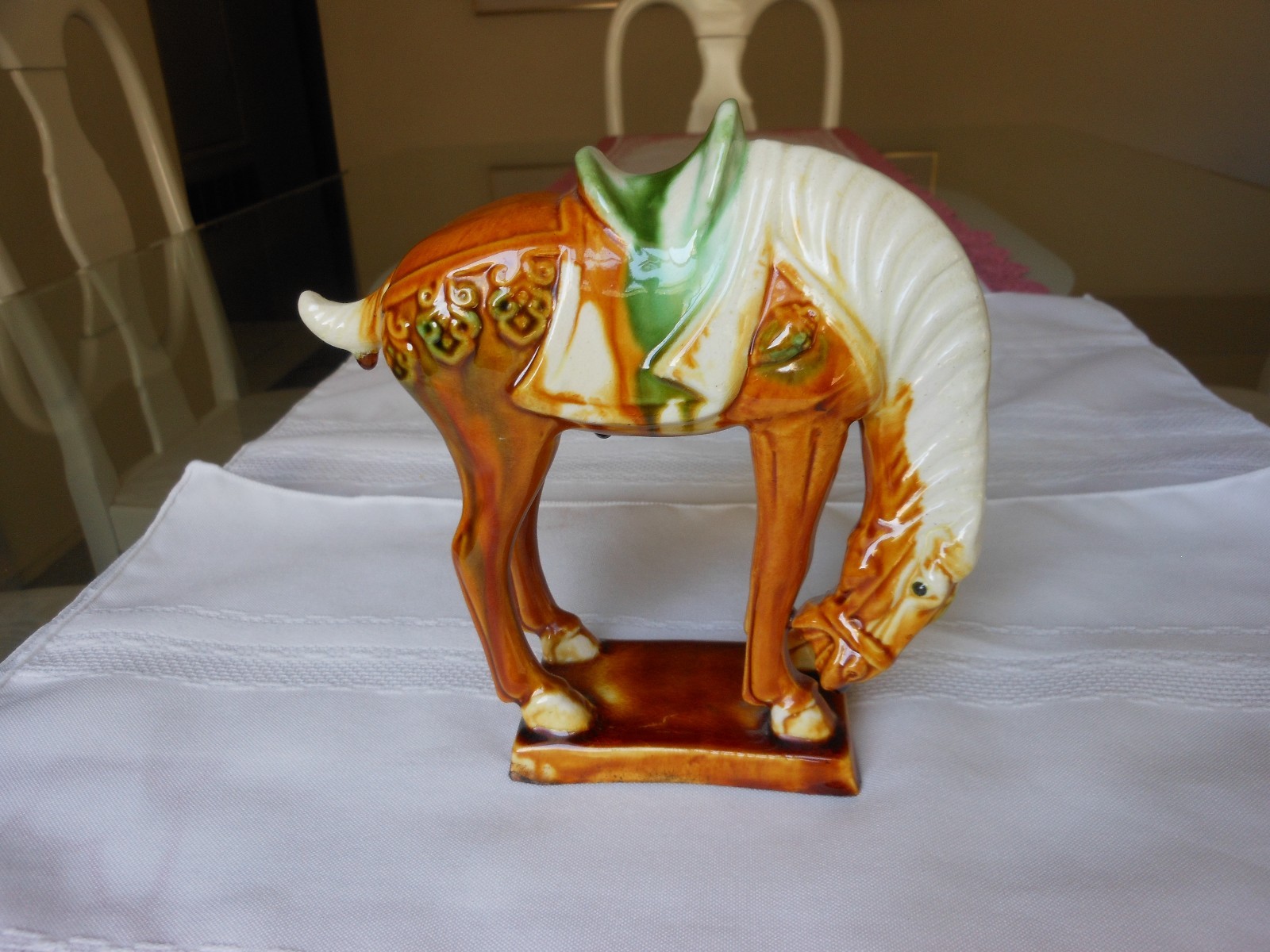 Bowing Pose Chinese Dynasty War Horse Porcelain Figurine 5 3/4