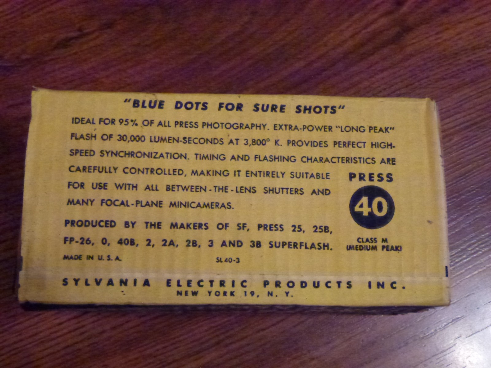 Lot of 8 Sylvania Superflash 40B camera flashbulb blue dot class M SL 40-3