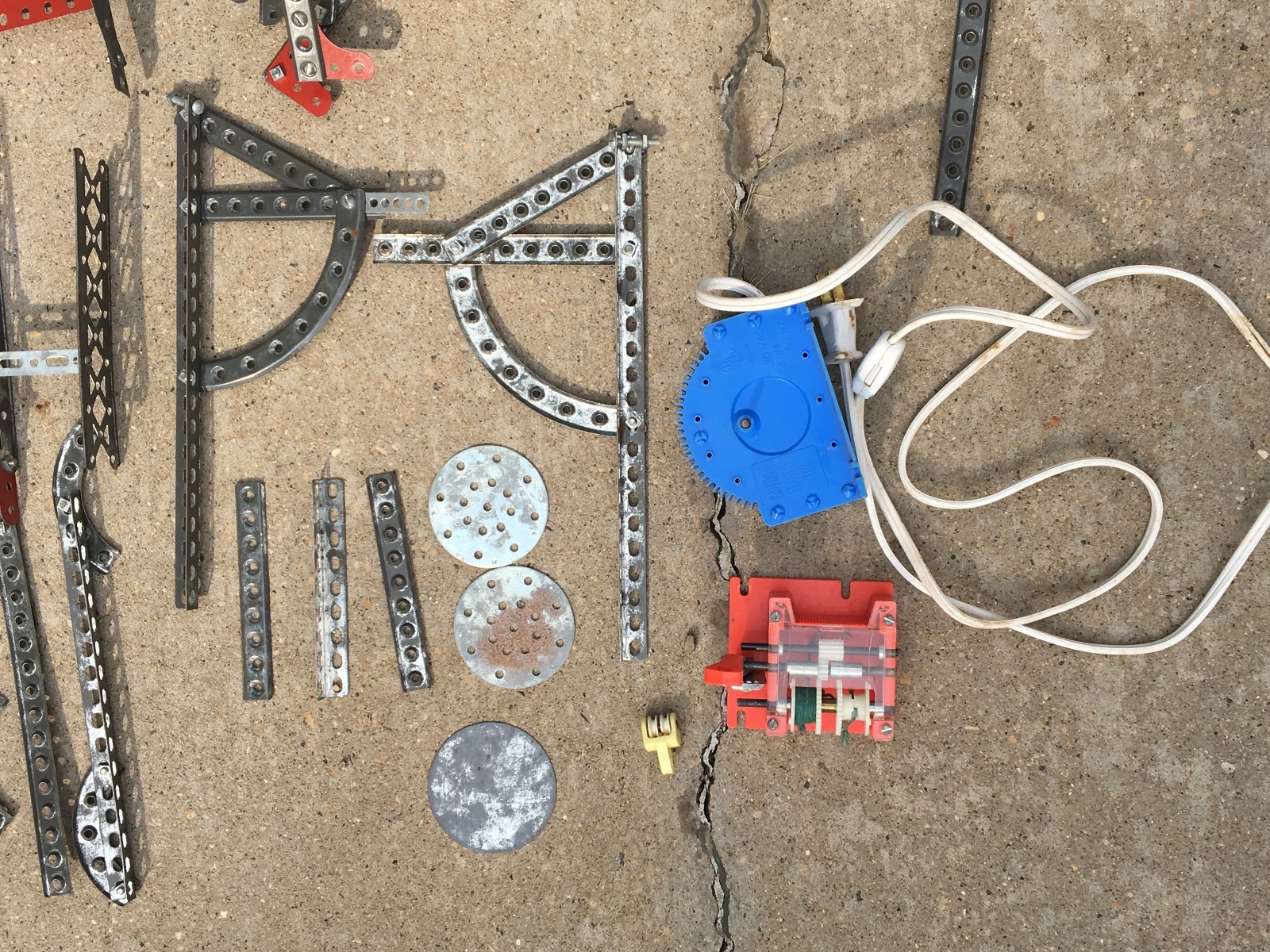 Vintage 1976 Blue Case Gabriel Erector Set                                    m3