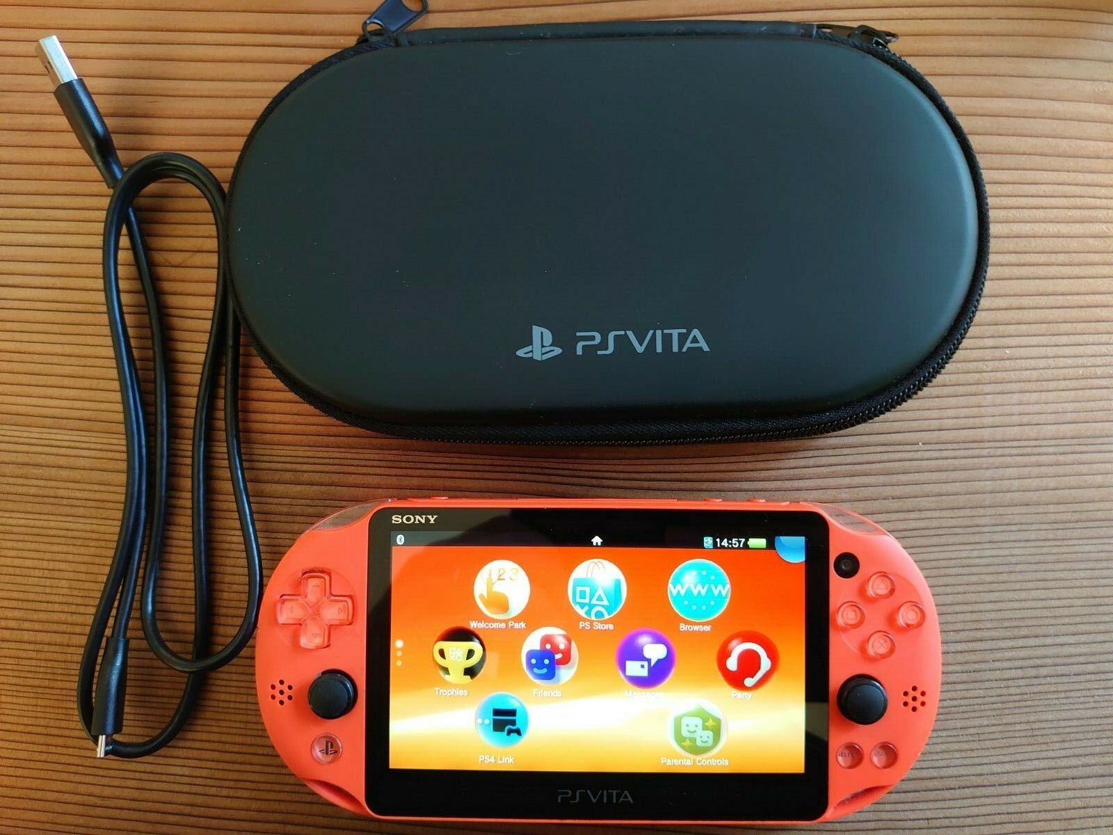 PSVita Wi-Fiモデル ネオン・オレンジ　PCH-2000 ZA24 Amazon.com: PlayStation Vita Wi-Fi Model Neon Orange (PCH