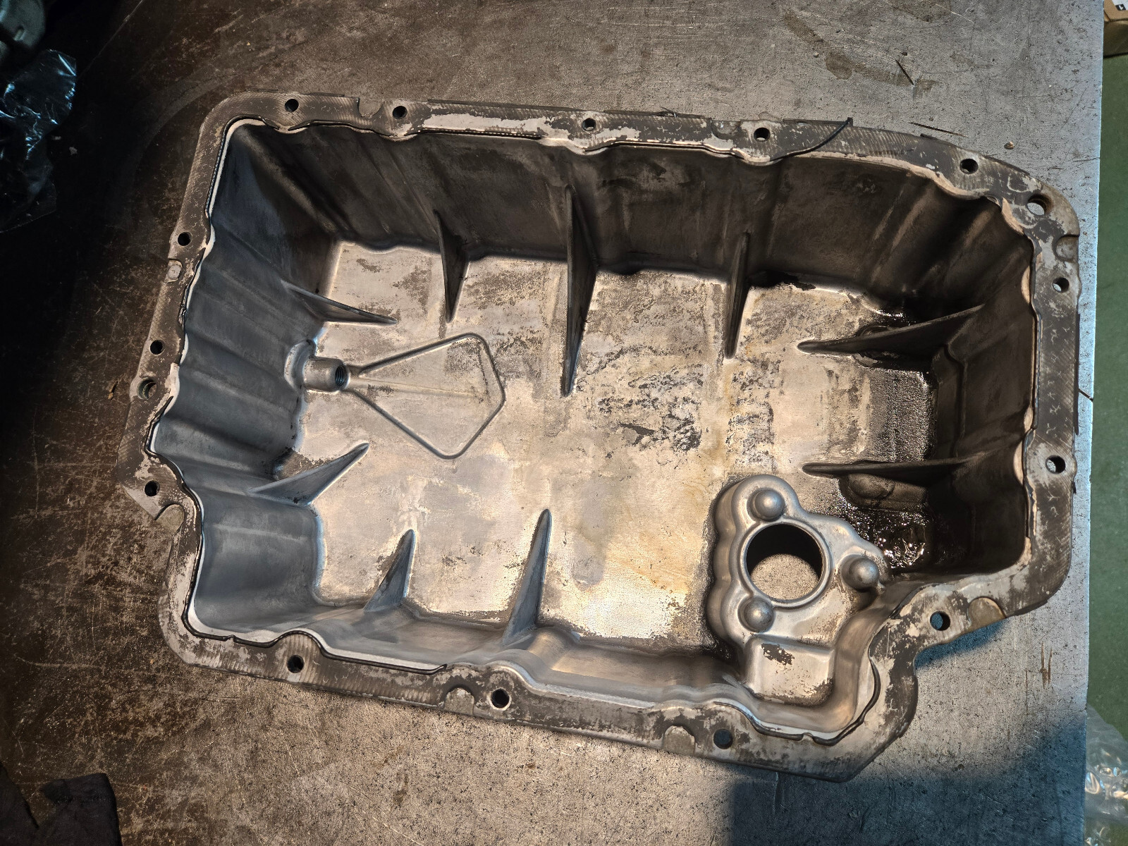 A6420140803  2007-18 Mercedes-Benz Sprinter 2500 3.0 M642 Lower Engine Oil Pan - Picture 9 of 9