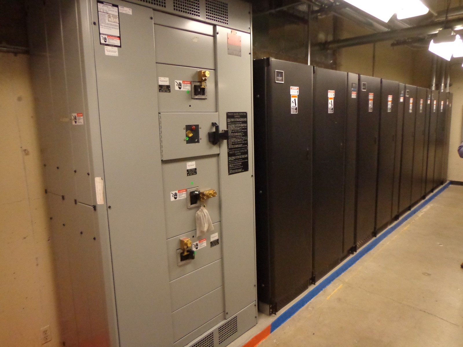 Liebert Emerson 750 KVA NXL UPS 2013 w/ 5 battery cabinets & MBS - 2 Available