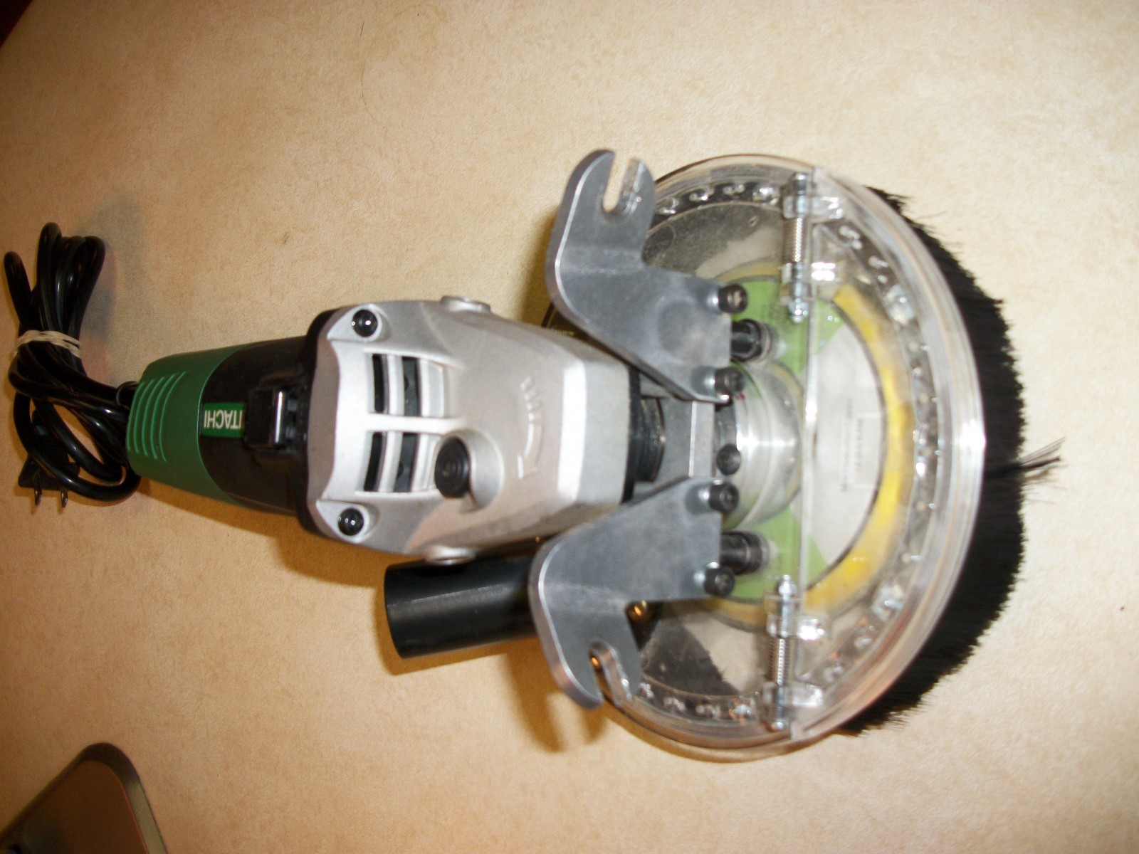 HITACHI G 12SR4 GRINDER WITH DUST SET UP NICE UNIT 4-1/2  120V  6.2 AMP 730W