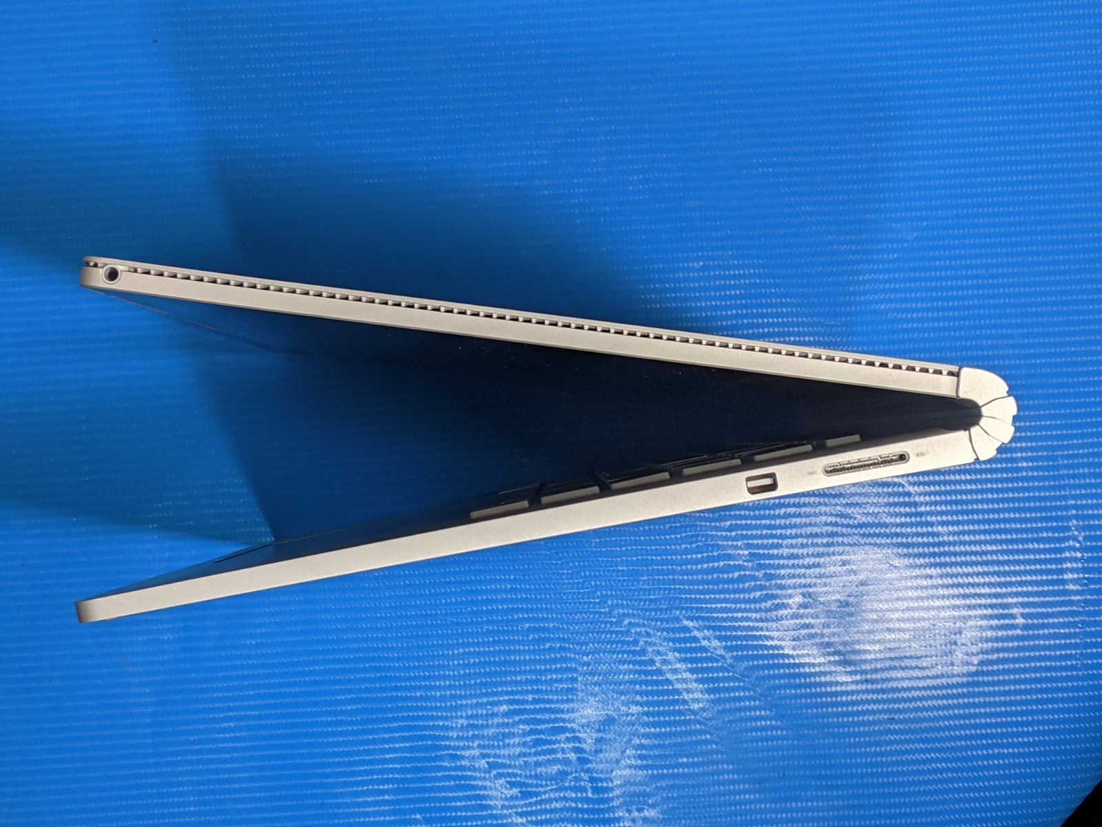 Microsoft Surface Book 13.5" Touch i5-6300U 2.4GHz 8GB 128GB SSD Win 11 Pro - Thumbnail 8