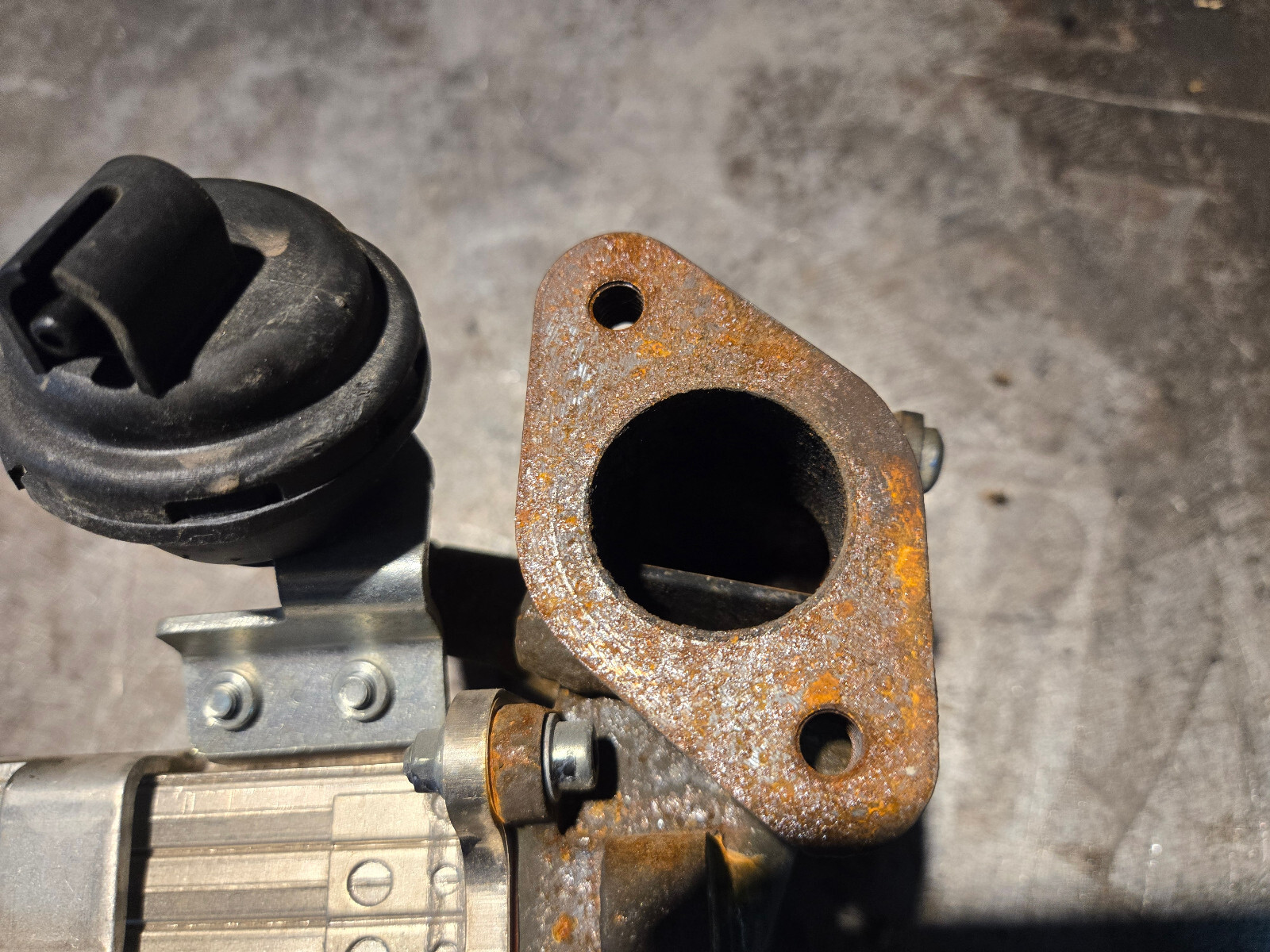 68445601AA 68211310AAA  3.0L ECODIESEL USED EGR COOLER - Picture 3 of 7