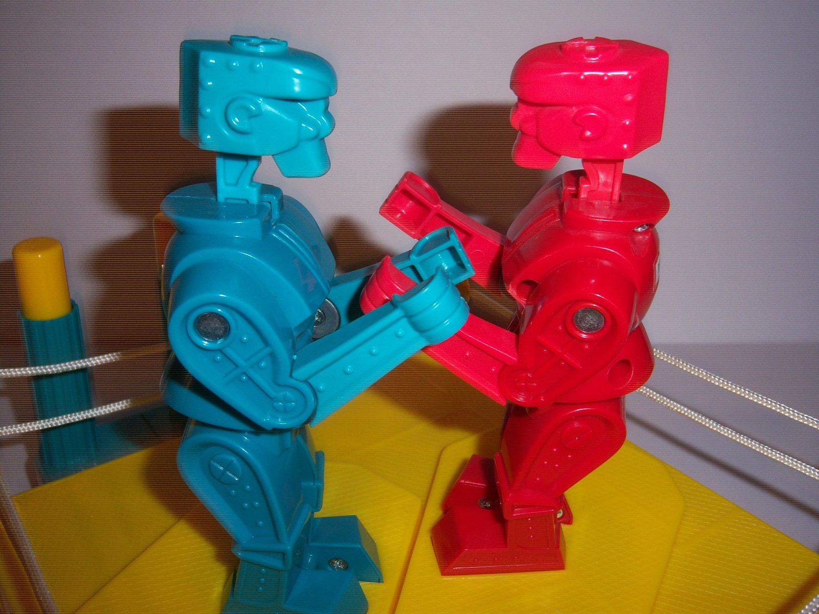 ...VINTAGE 2014 ROCK'EM SOCK'EM MATTEL ROBOTS BOXING TOY