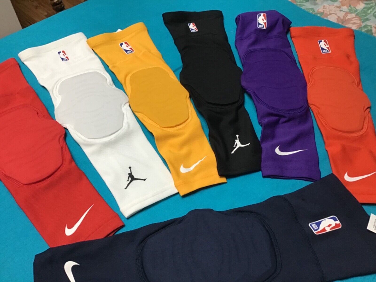 NIKE JORDAN AND NBA MENS SHOOTER ARM SLEEVE VARIOUS SIZES NIKE JORDAN AND NBA MENS SHOOTER ARM SLEEVE VARIOUS SIZES