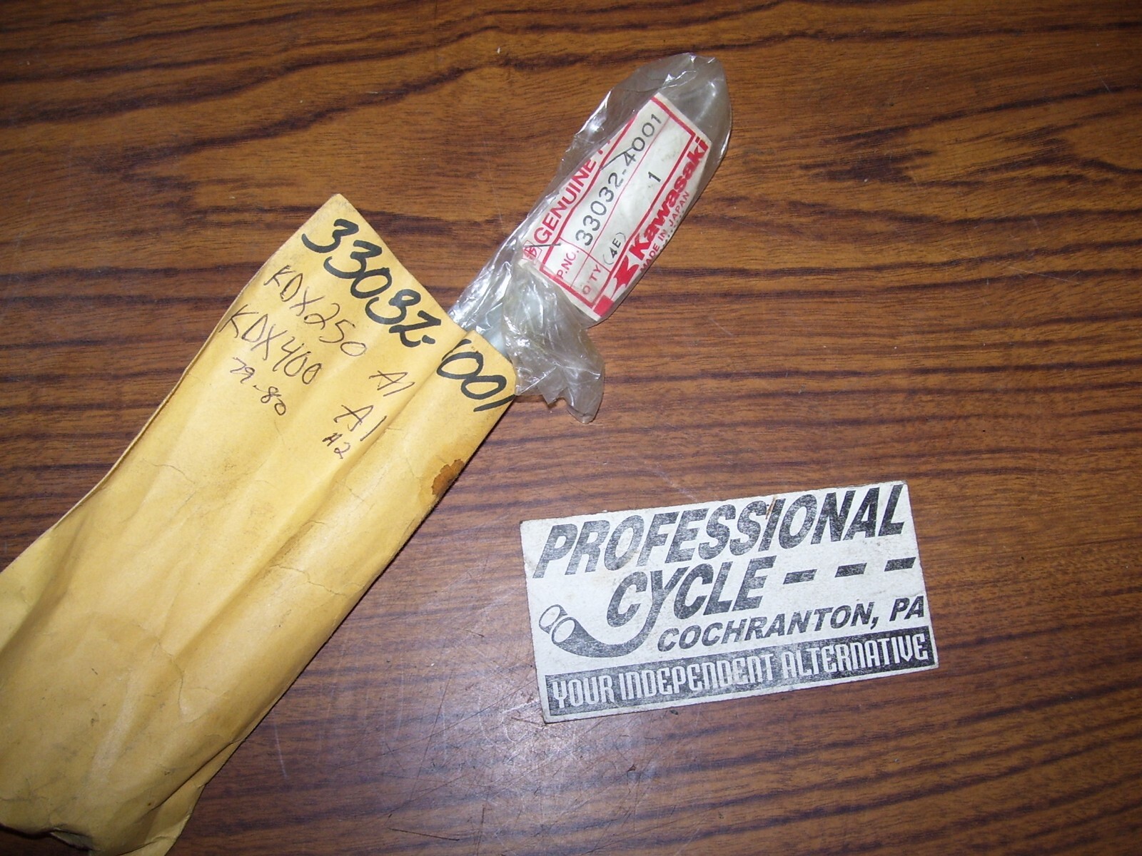 0088Mayu.kページ Kawasaki 80 KDX250 79-80 KDX400 NOS Swingarm Pivot Bolt OEM