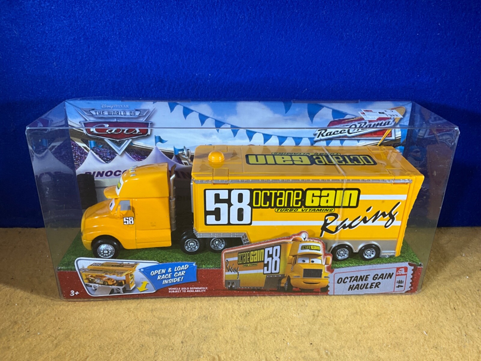 OCTANE GAIN (No.58)HAULER 2009カーズマテル Disney Pixar Cars Octane Gain No. 58 hauler semi truck and