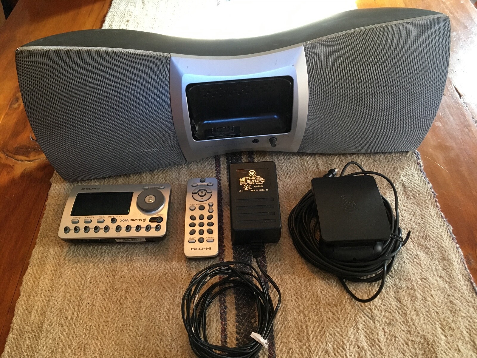 Delphi SA5000 SKYFi XM Sirius Satellite Radio Receiver and Boom Box SA10001