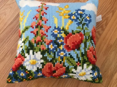 Pillow, 15 x 15...