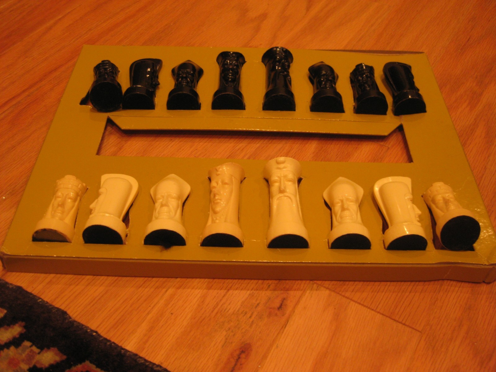VINTAGE 1947-57 GOTHIC SCULPTURED CHESS SET BY GANINE # 1475 SALON EDITION