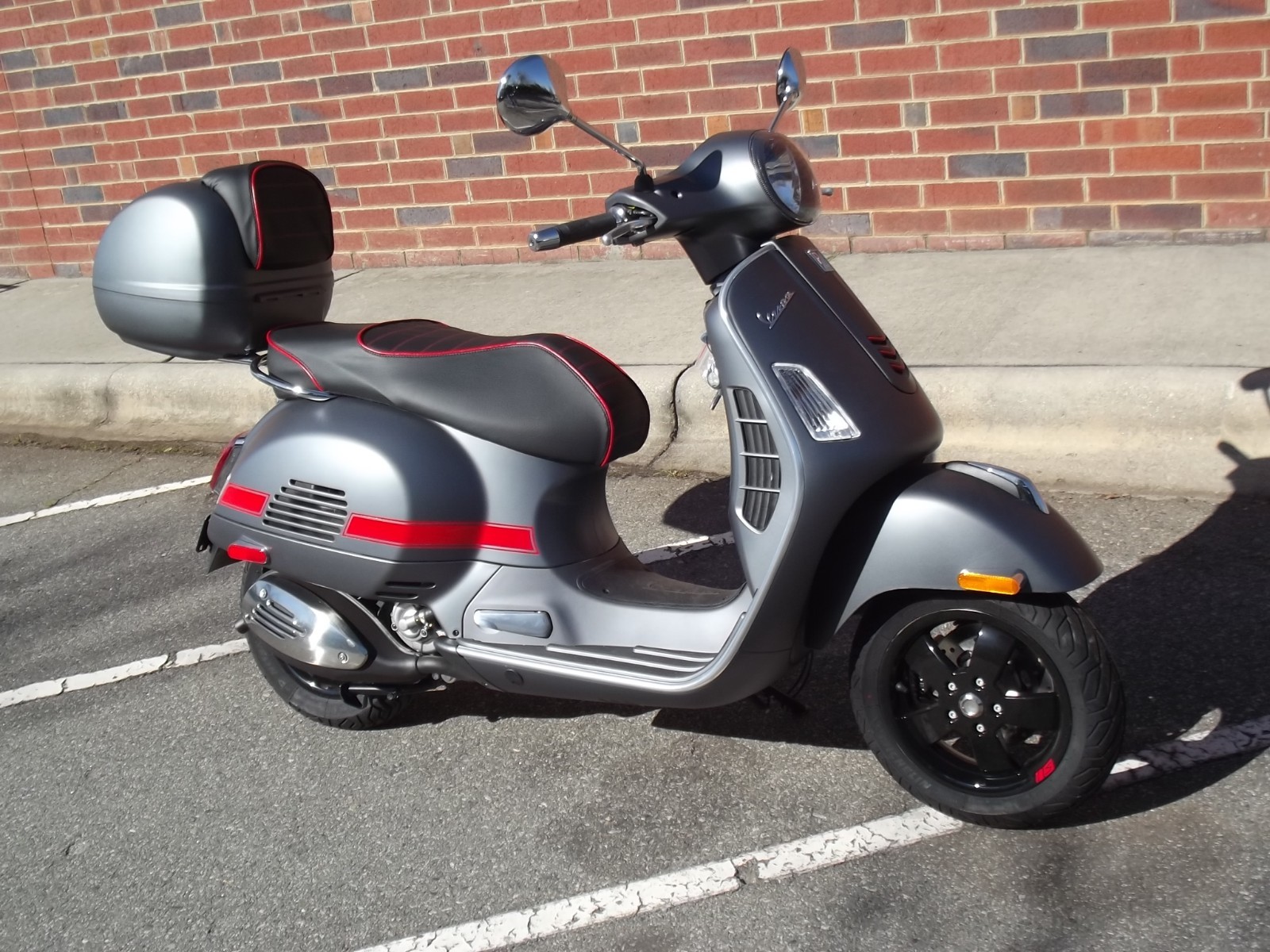 BRAND NEW CUSTOM 2018 VESPA GTS SUPERSPORT 300