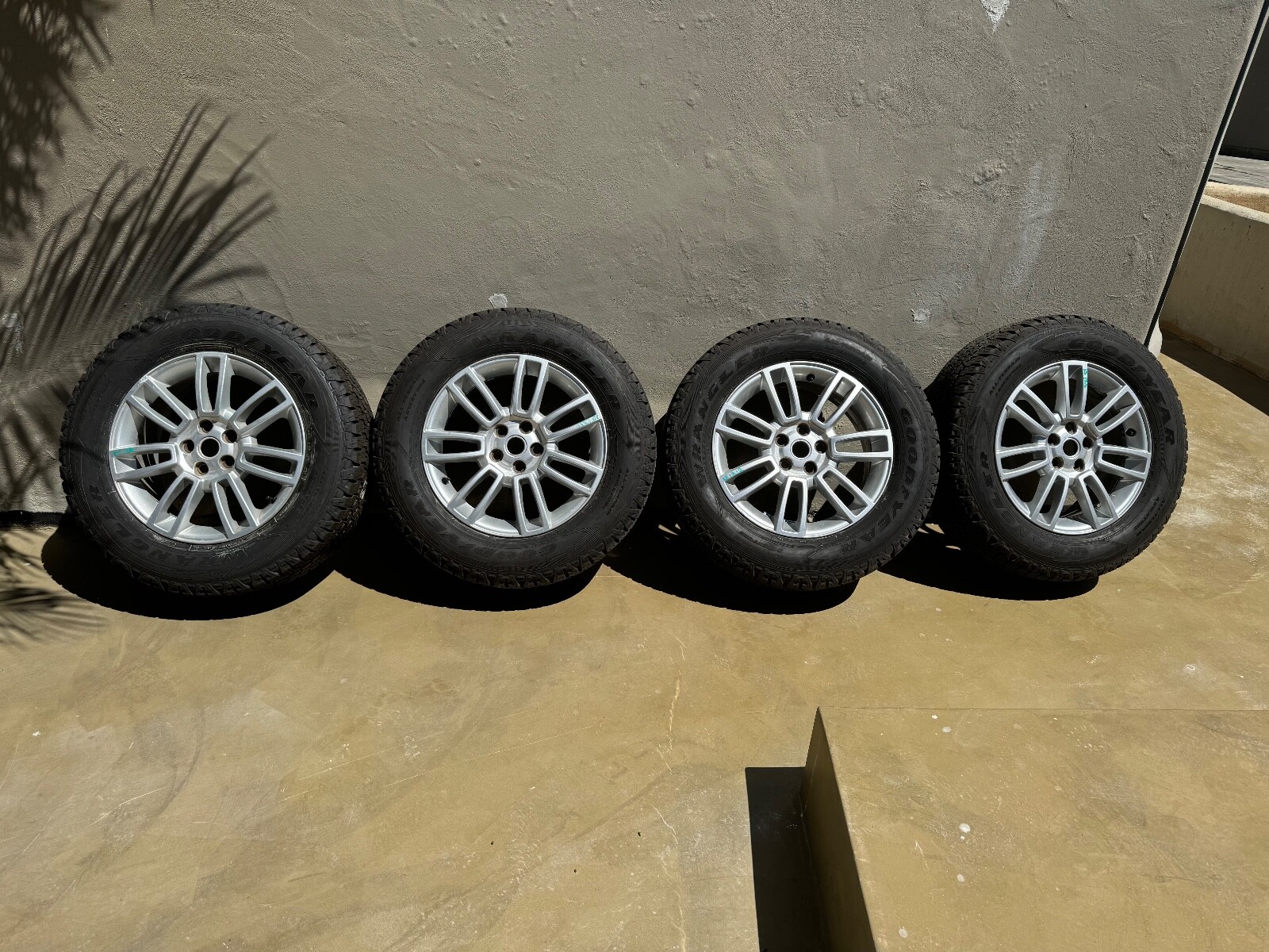 4x 255/65R19 Goodyear All Terrain Adventure + Range Rover L322 19