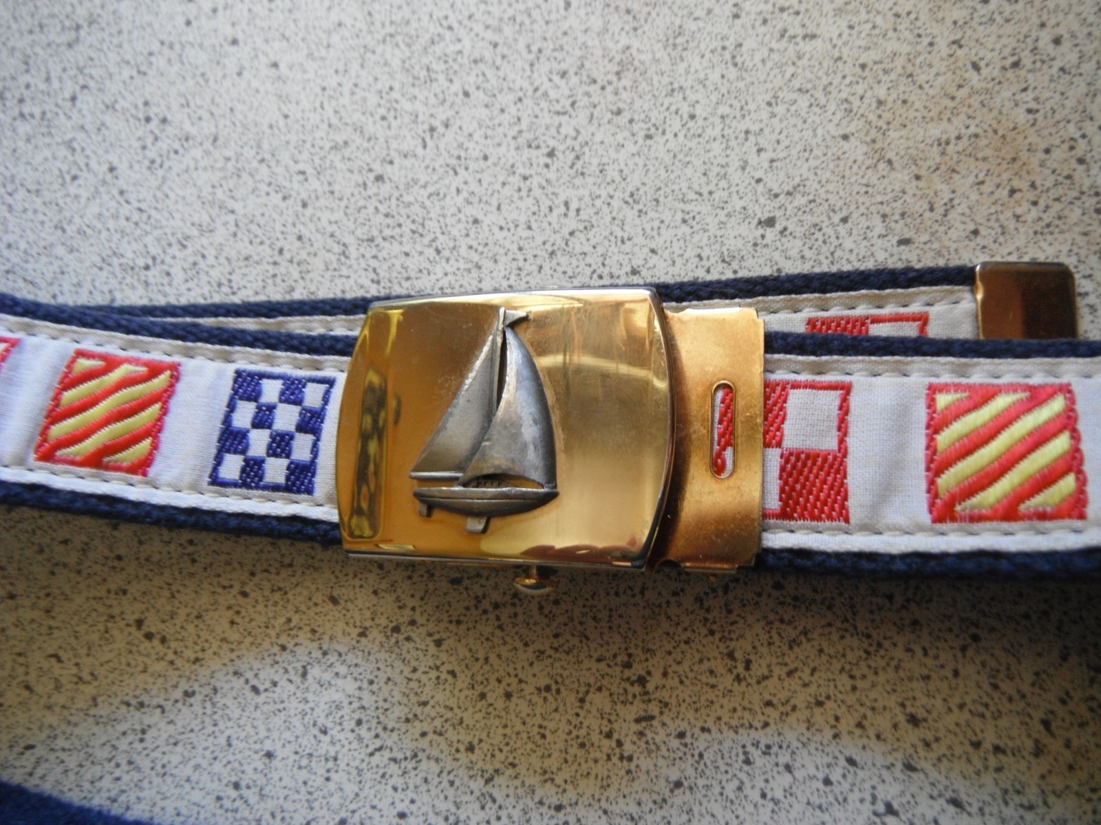 VINTAGE nautical preppy sailing Regatta flags BELT boating brass buckle USA