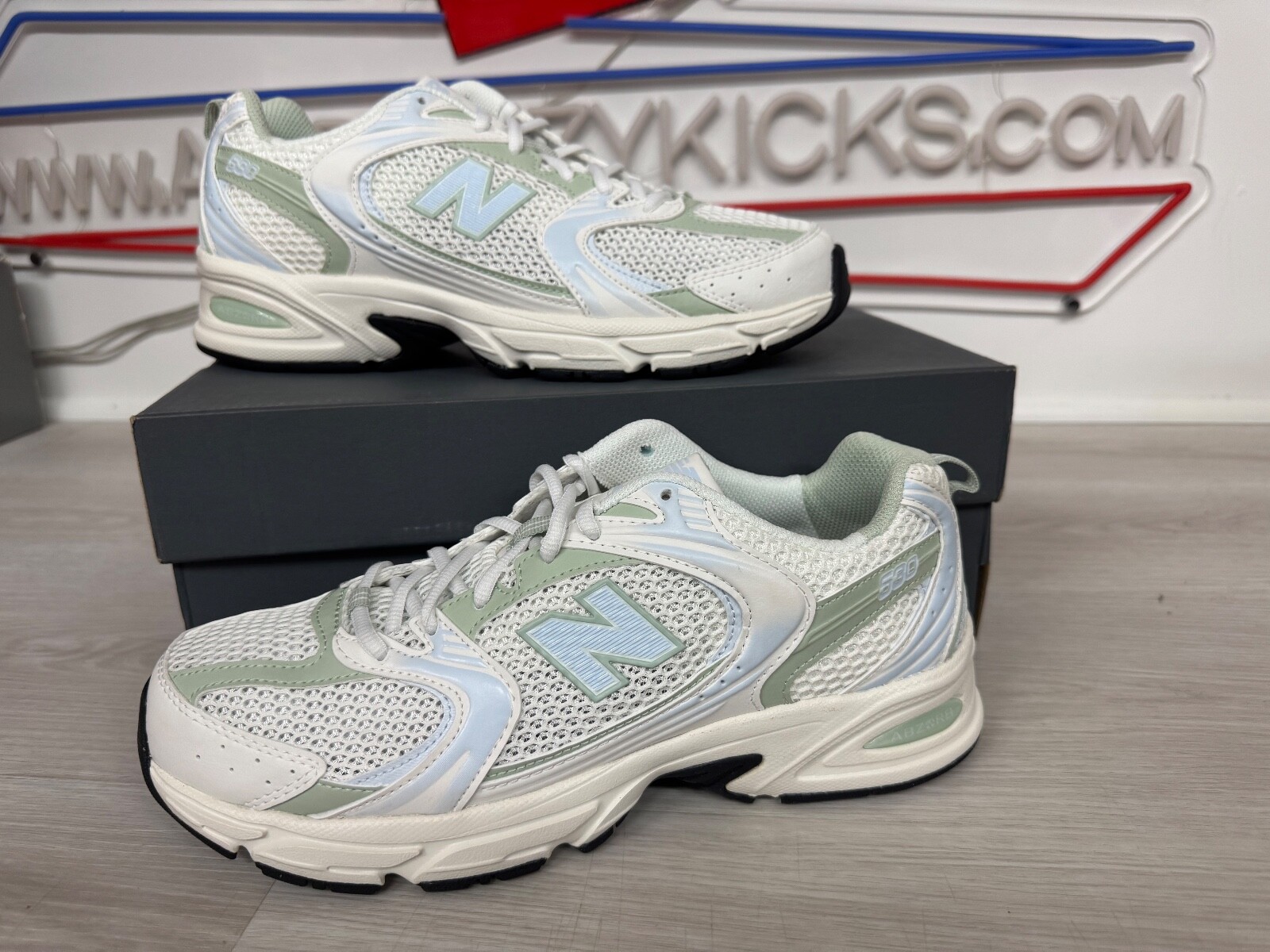 メヴィウス New Balance Men's Two WXY V4 