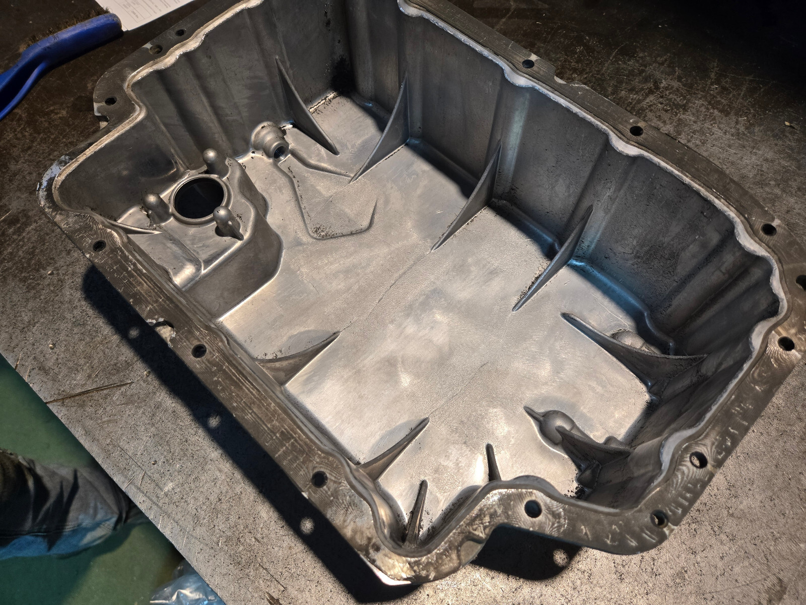 NEW MERCEDES BENZ SPRINTER W906 ENGINE OIL LOWER PAN A6510100313 OEM - Picture 8 of 8