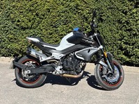 2024 CFMOTO 800NK IN WHITE WITH LOW MILES