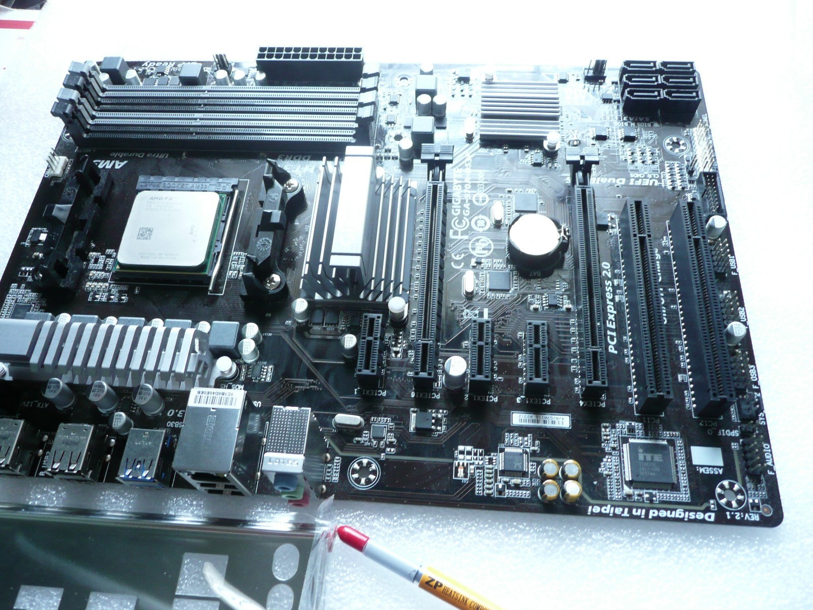 GA-970A-DS3P AMD Motherboard Combo w/ AMD FX 8350 4.0 - 4.2 GHz Processor