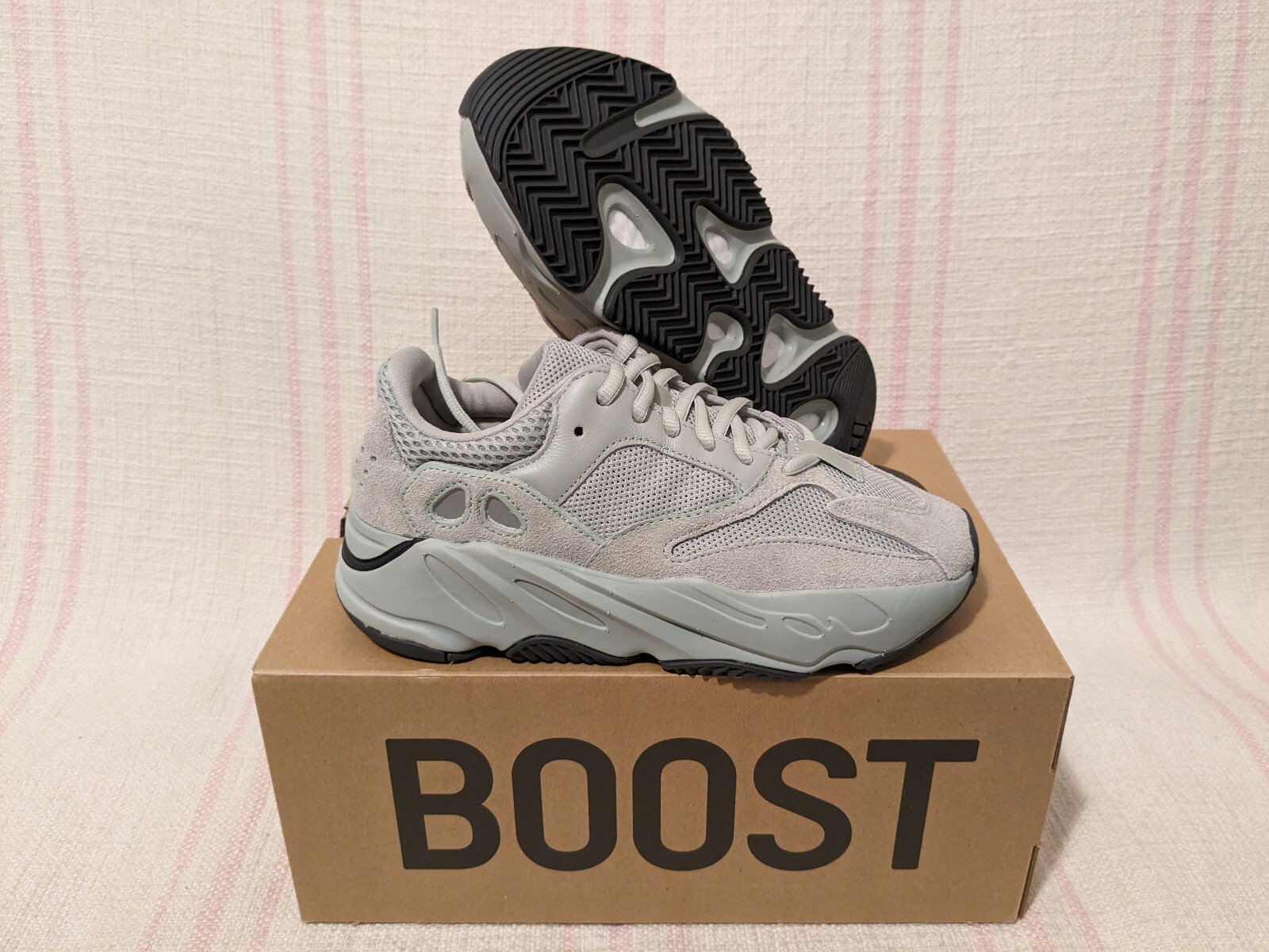 yeezy boost 700 mgh solid grey