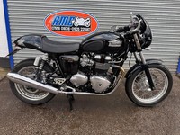 Triumph Thruxton 900
