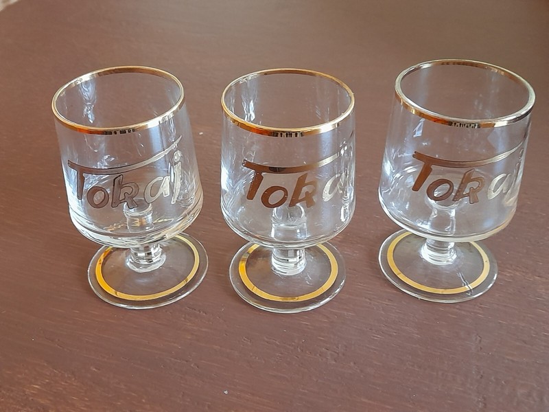 3er Original Tokaj Ungarn GlÃ¤Ser Mit FuÃ 70er Klar Gold Unbenutzt Sammler Shabby
