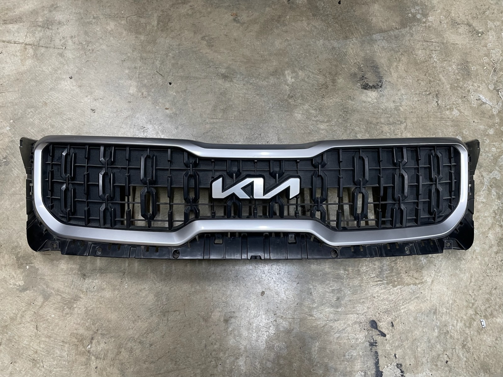 2023-2025 KIA TELLURIDE FRONT BUMPER RADIATOR GRILLE ASSEMBLY OEM 86350-S9500