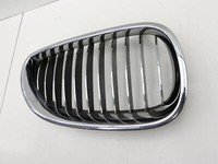 BMW E61 525d 04-07 Frontgrill Kühlergrill Niere Rechts BMW E61 525d 04-07 09.11.2006 7065702 51137065702 gebraucht Vorschau 2