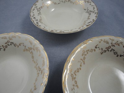 Vintage Royal China RYL44 22K Gold Flowers Leaves Scalloped Rim Dessert Bowls