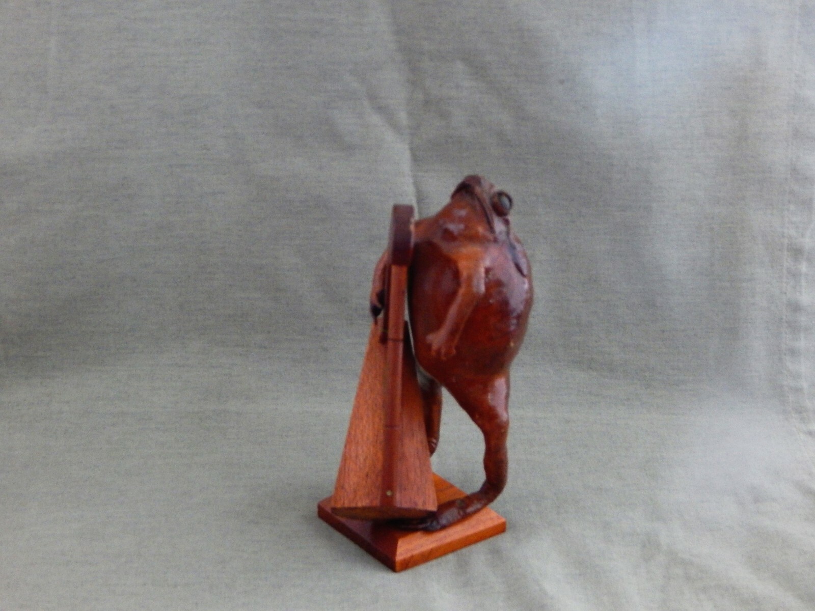 6 1/2 INCH PRESERVED FROG PLAYING A HARP.GREAT CONDITION.