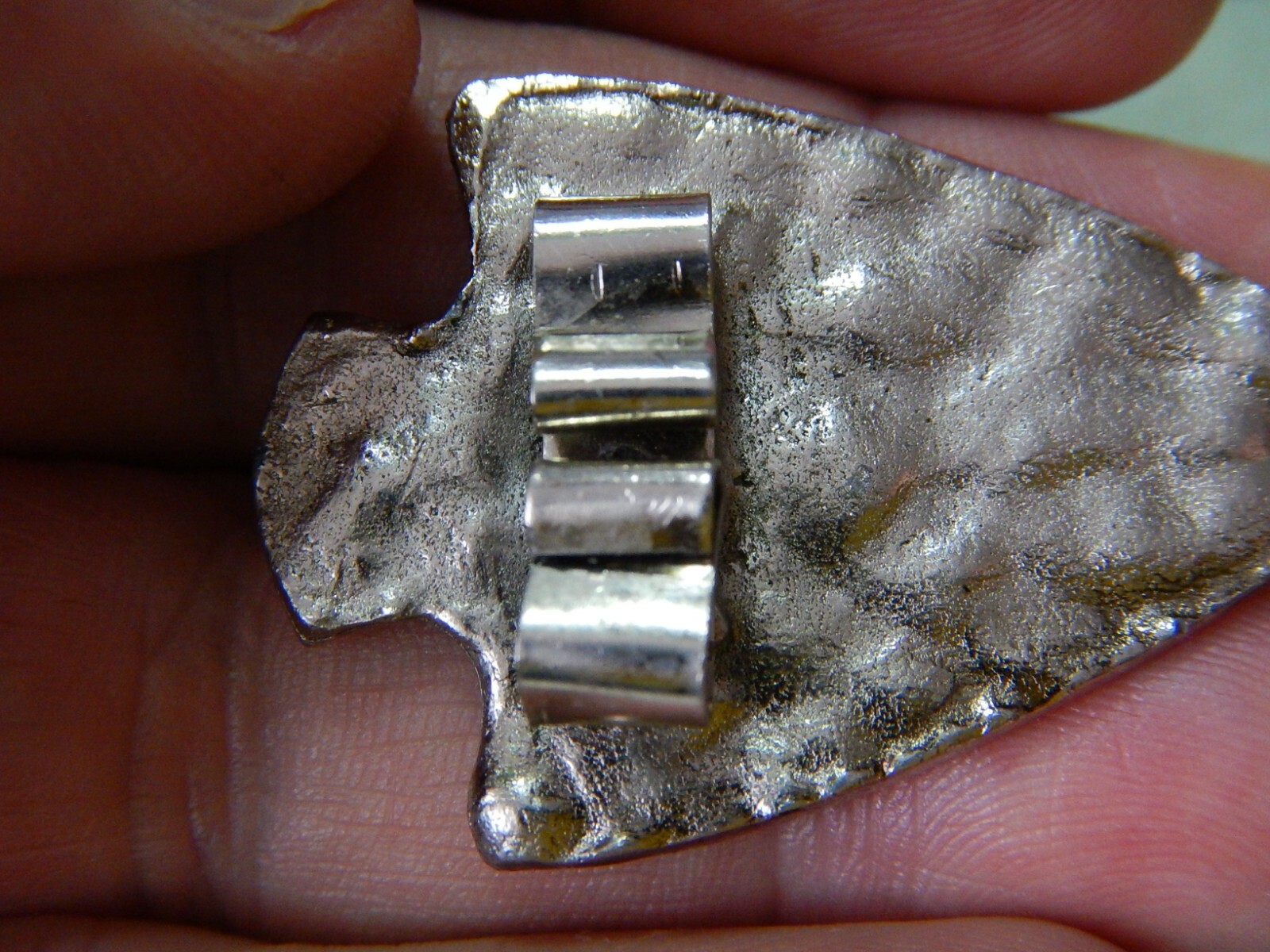 VINTAGE NON-STERLING ARROWHEAD BOLO TIE SLIDE ENAMELED SHIELD PIKES PEAK NICE!