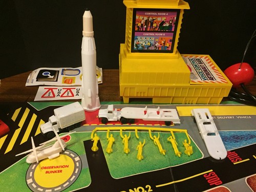 Vintage 1960s REMCO VOICE CONTROL ASTRONAUT BASE TOY IN ORIGINAL BOX IOB