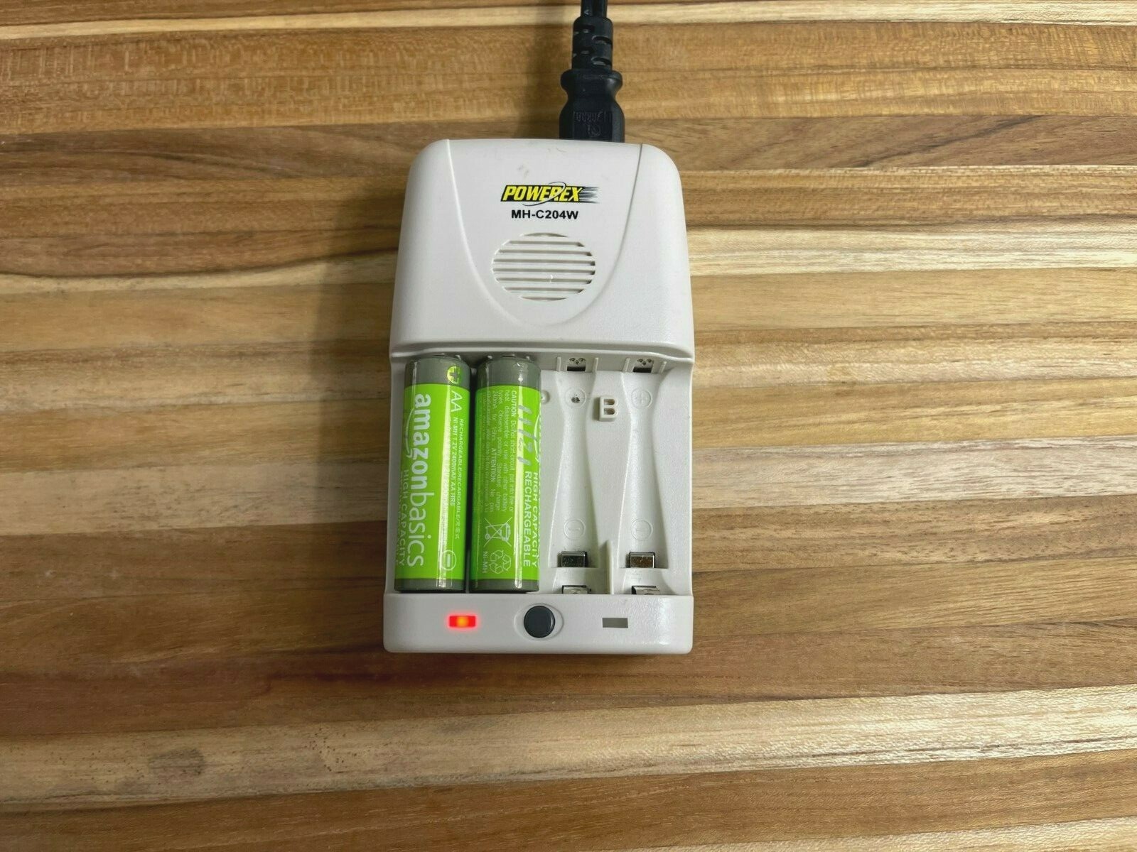 * Maha Powerex MH-C204W