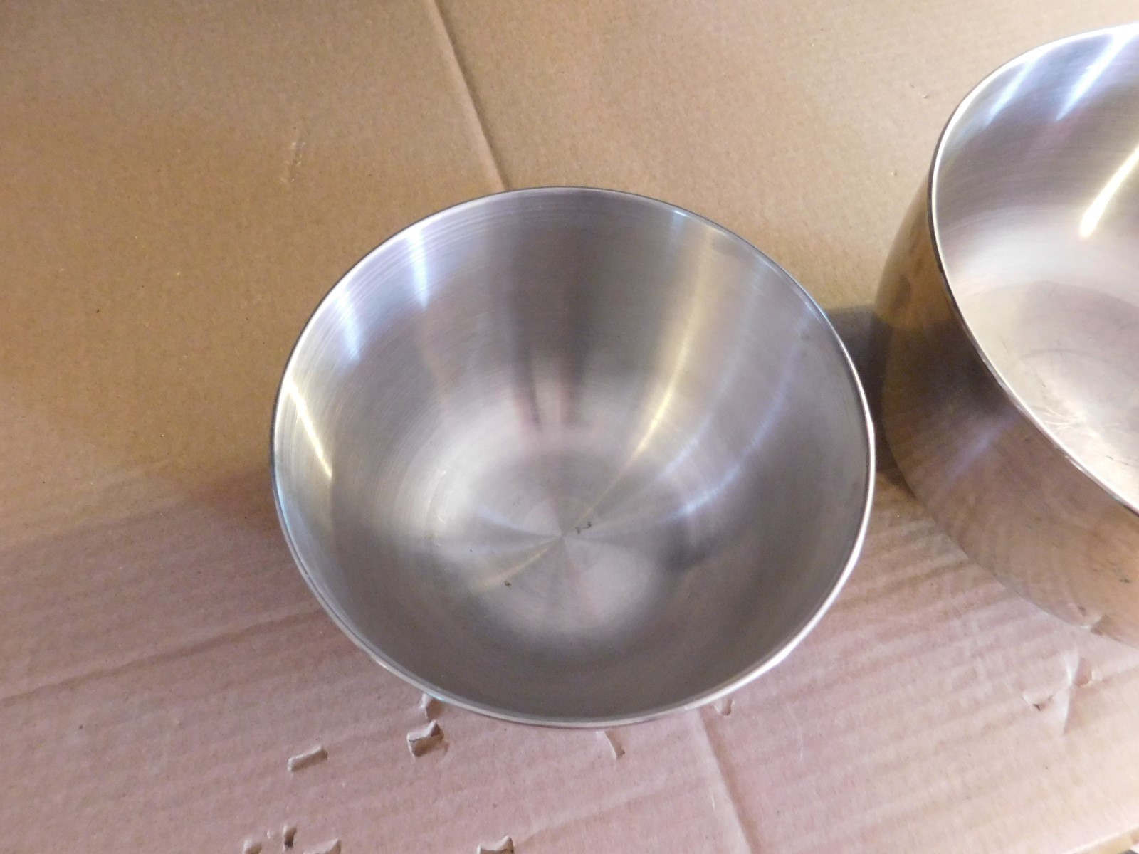 PAIR OF VINTAGE SUNBEAM STAINLESS STEEL MIXMIXER MIXING BOWLS 9
