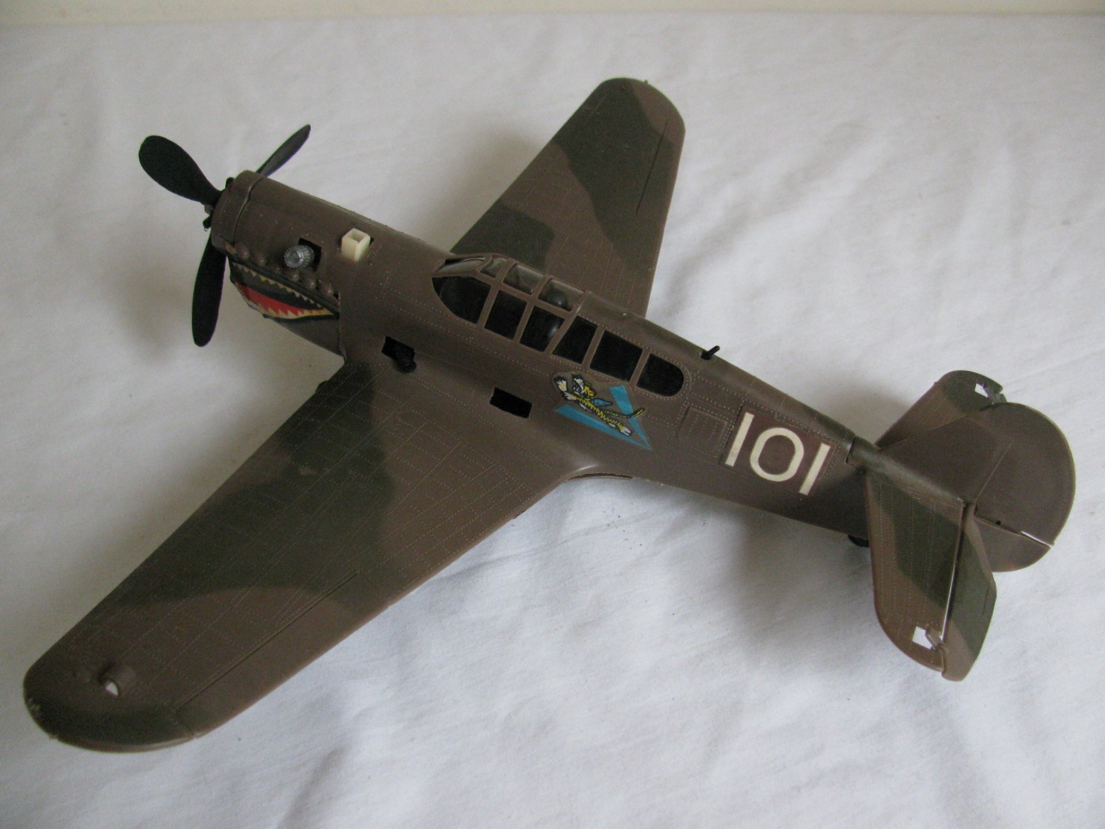 Vintage Testors .049 Gas Powered P-40 Warhawk Flying Tiger Airplane VG