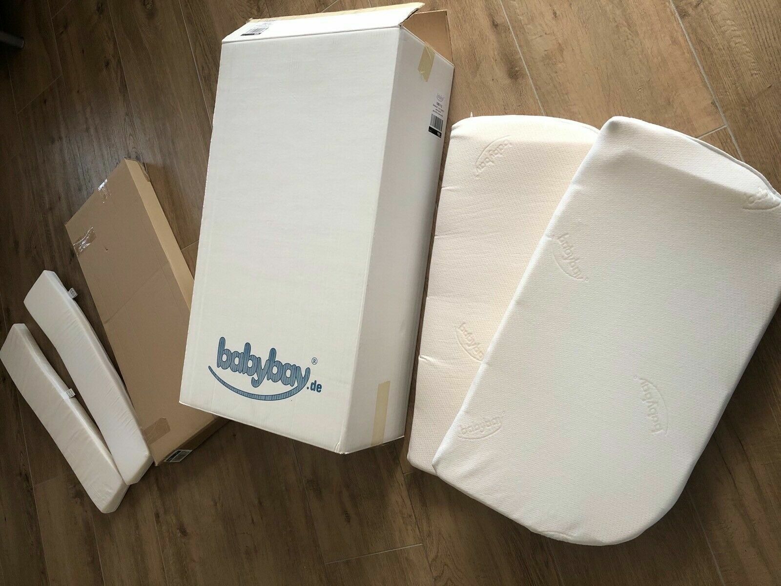 Babybay mit Verlängerungsseite und 4 Matratzen