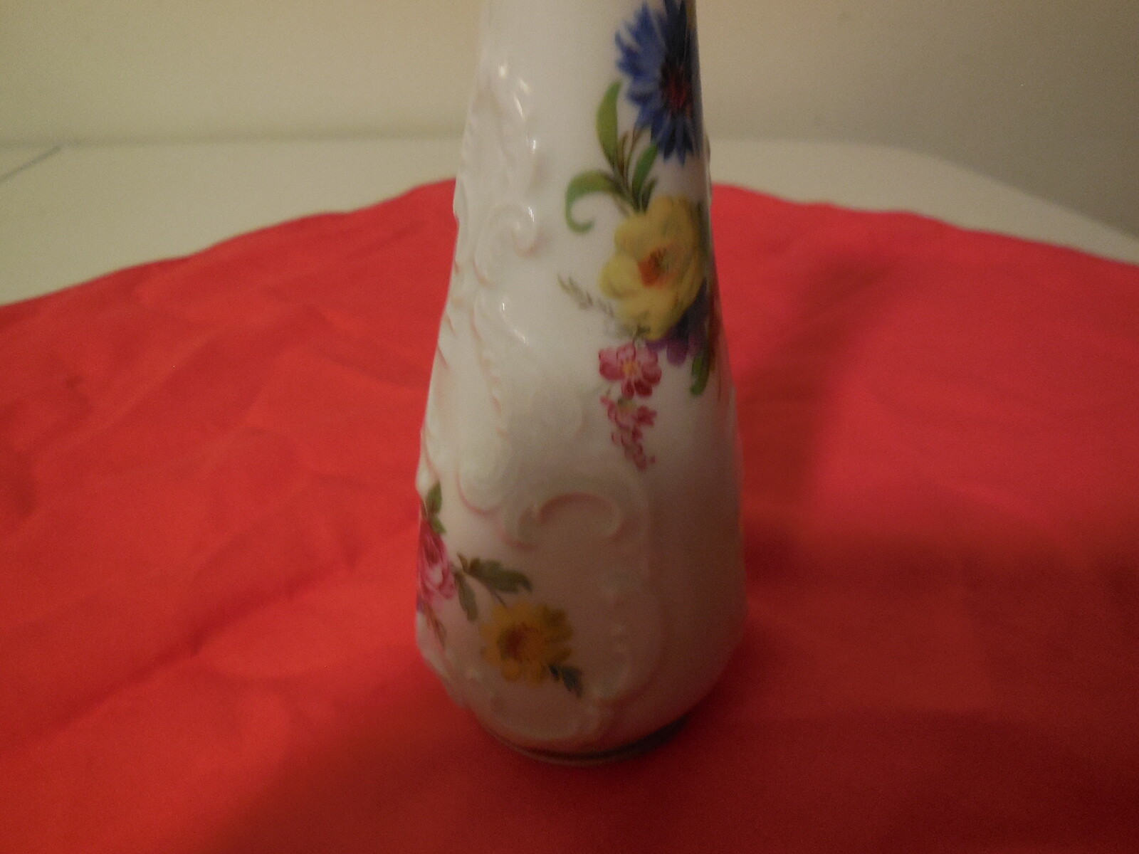 KPM Royal Porzellan Bavaria Germany Handarbet Floral Bud Vase,