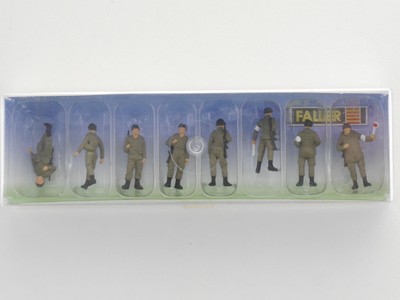 Faller 156002 Field Hunter Sentry Verkehrsregler Figurines Boxed 1608-03-63