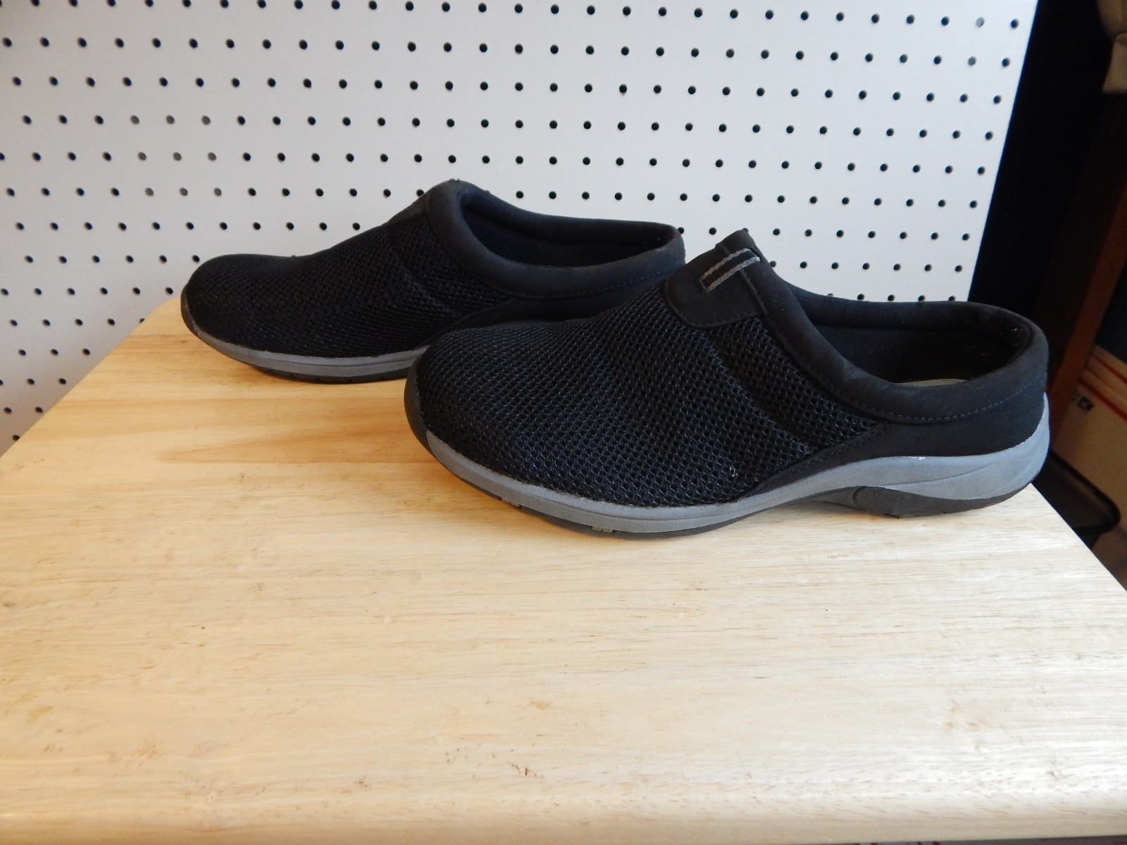 Womens Croft & Barrow slip on shoes - black - size 10 - Yoniblack